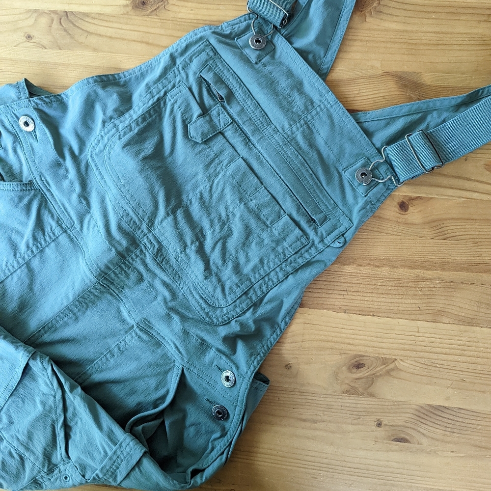 Duluth Trading Green Garden Shorts